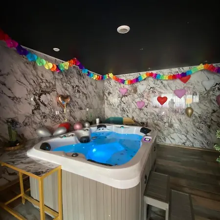 Cosmic Jacuzzi Arles