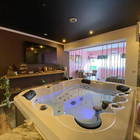 Bed & Breakfast Cosmic Jacuzzi